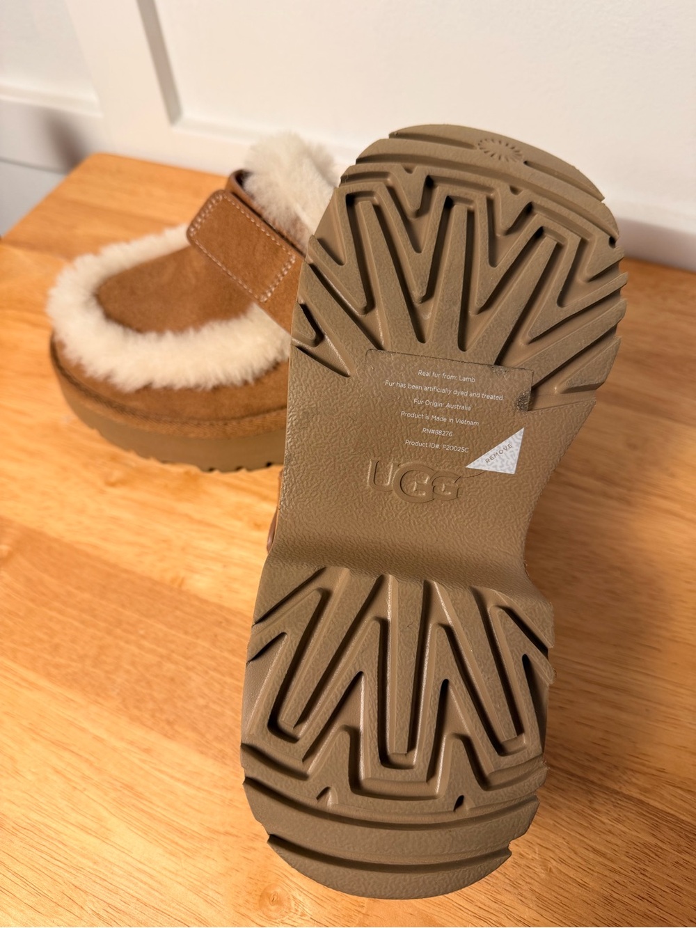 UGG Esmee Clogs Chestnut Shearling Platform Shoes Women’s 7 New - Picture 5 of 5